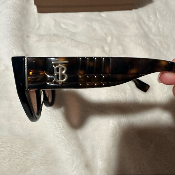Burberry BE4390 Meadow Tortoise Frame Brown Gradient Lenses Sunglasses $398 - Picture 3 of 8